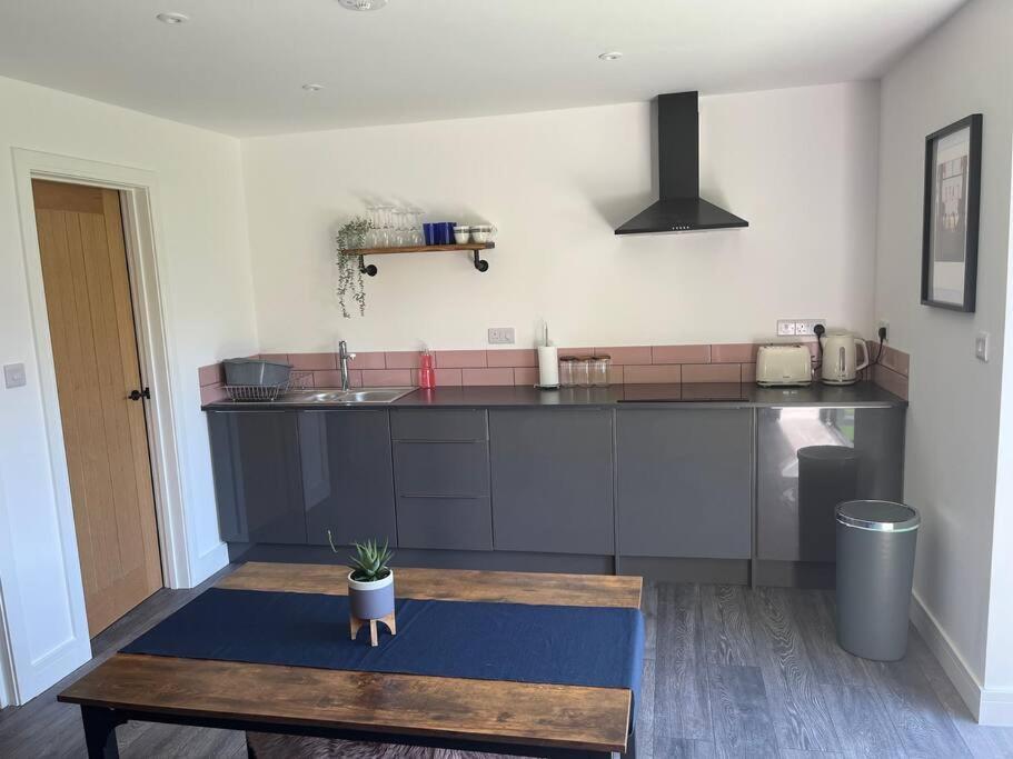 Appartement The Hideaway With Own Private Sunny Garden à Bornemouth Extérieur photo